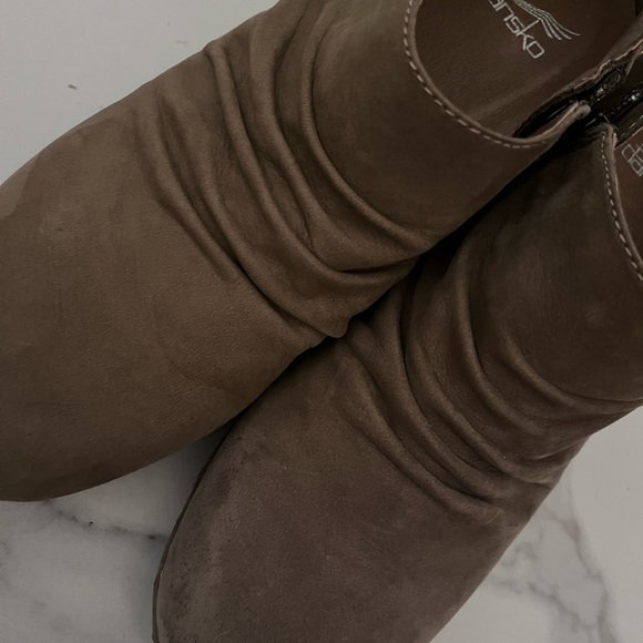 DANSKO soft tan leather wedge ankle booties - Picture 5 of 12